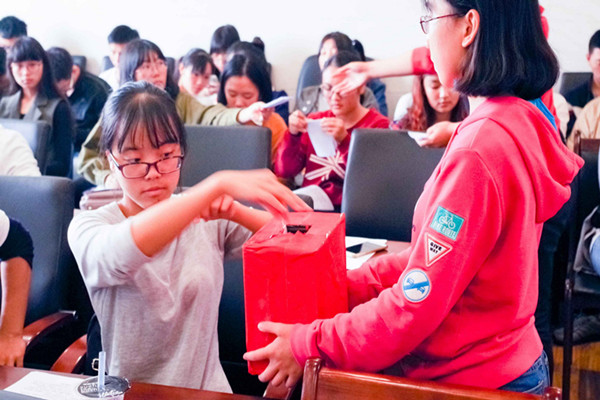 1学生代表投票.jpg