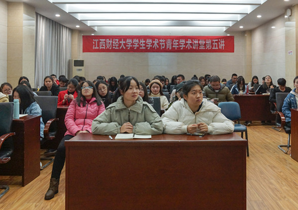 1同学们认真听讲.jpg