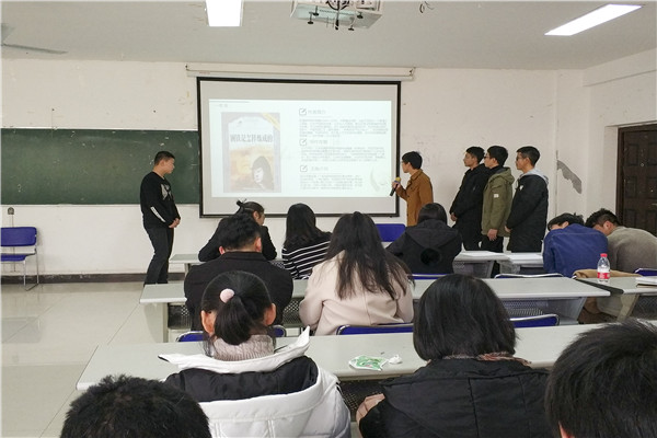 1同学们分享读书心得.jpg