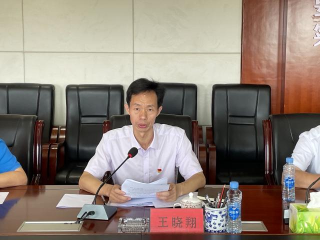 丰城发投集团党委书记,董事长王晓翔致欢迎词,他对同学们的到来表示