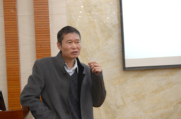 首先是陈富良教授作了题为"阶梯价格,机制设计与规制合约中的政府承诺